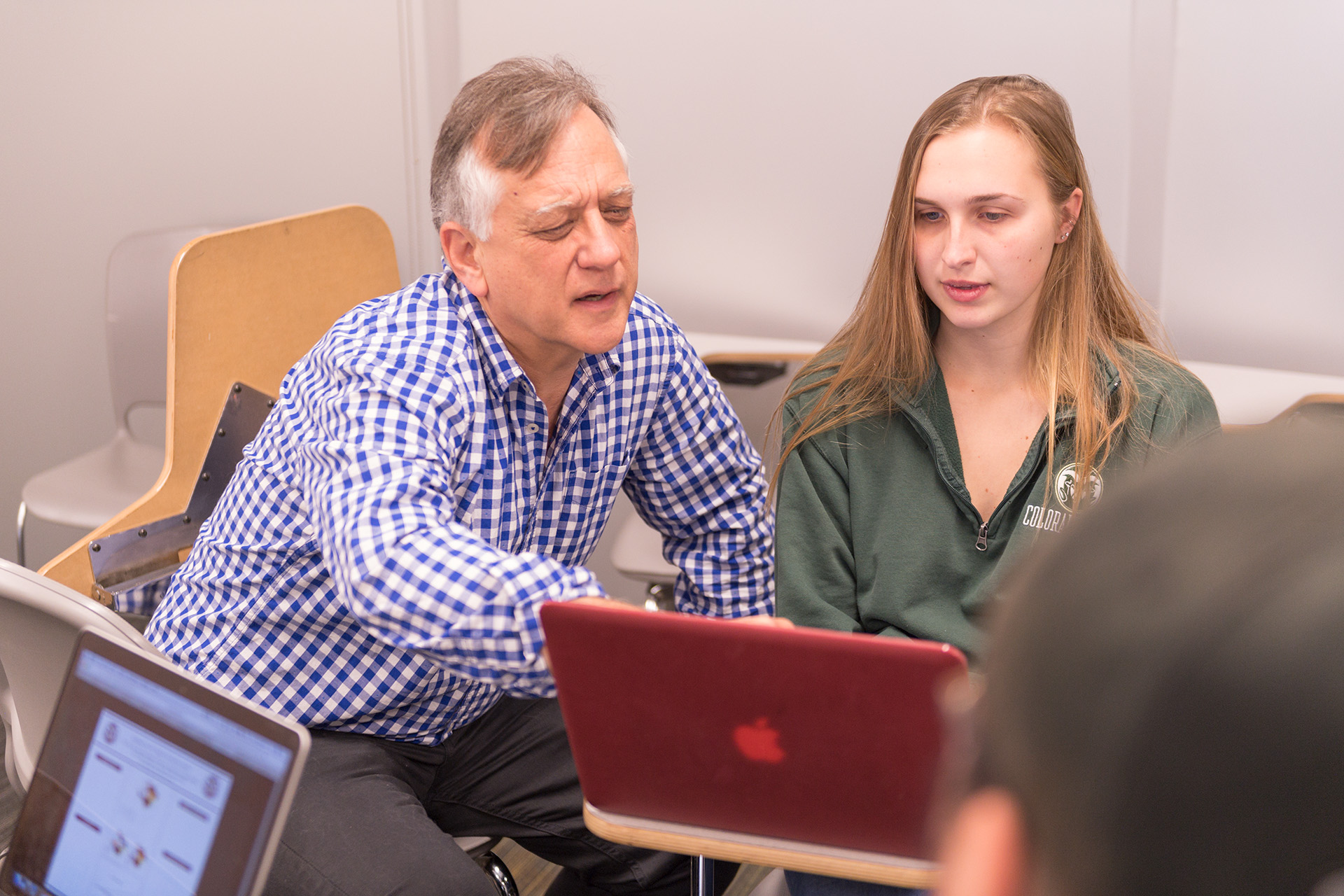 Ed Barbier mentoring a student during class